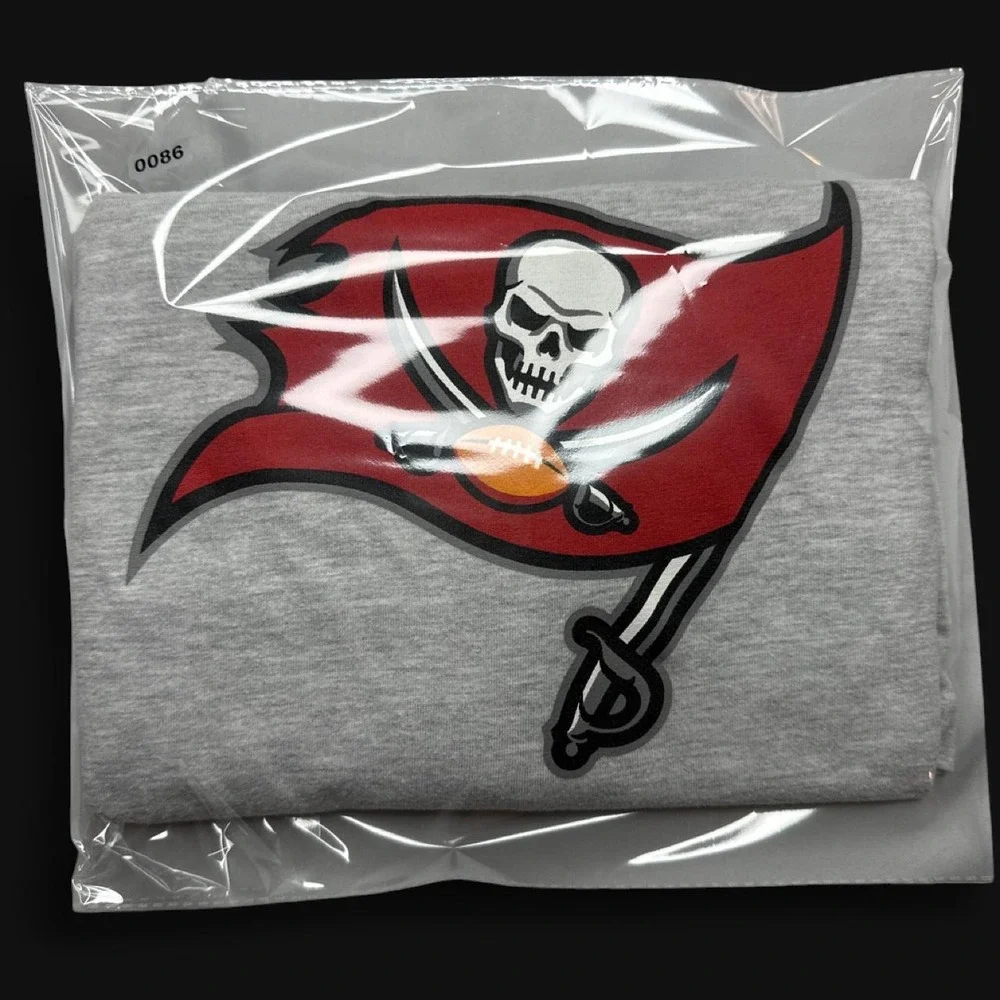 Tampa Bay Buccaneers NFL Pro Line by Fanatics heather gray logo tee Large